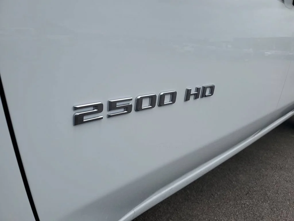 New 2026 Summit White Chevrolet WT image 26
