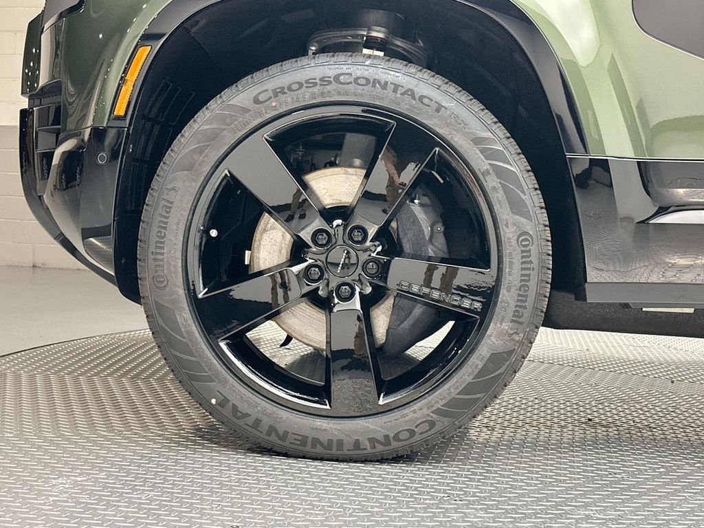 New 2026 Woolstone Green Metallic Land Rover X-Dynamic SE image 5