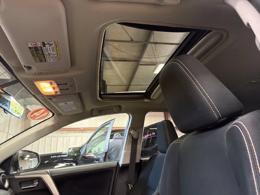 Used 2014 Blue Toyota XLE image 13
