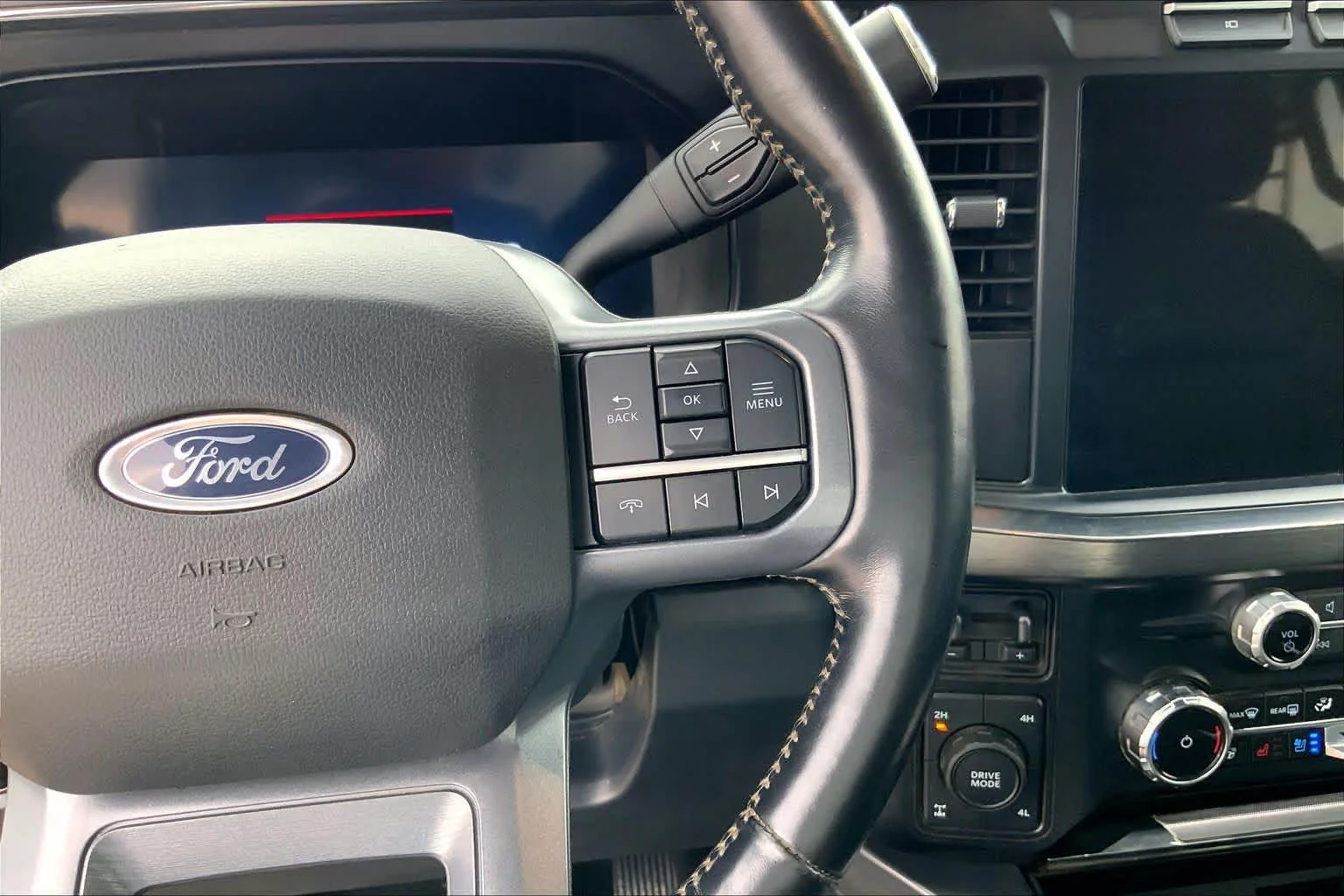 Used 2024 Carbonized Gray Metallic Ford LARIAT image 23