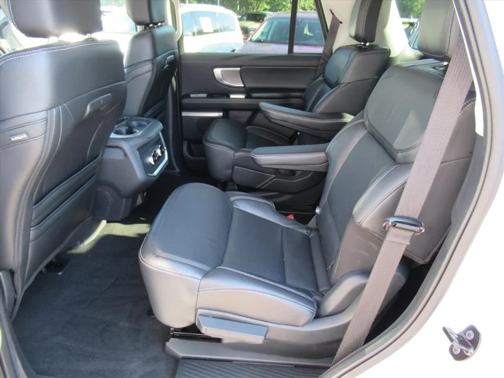 Used 2025 Silver Ford Platinum image 29