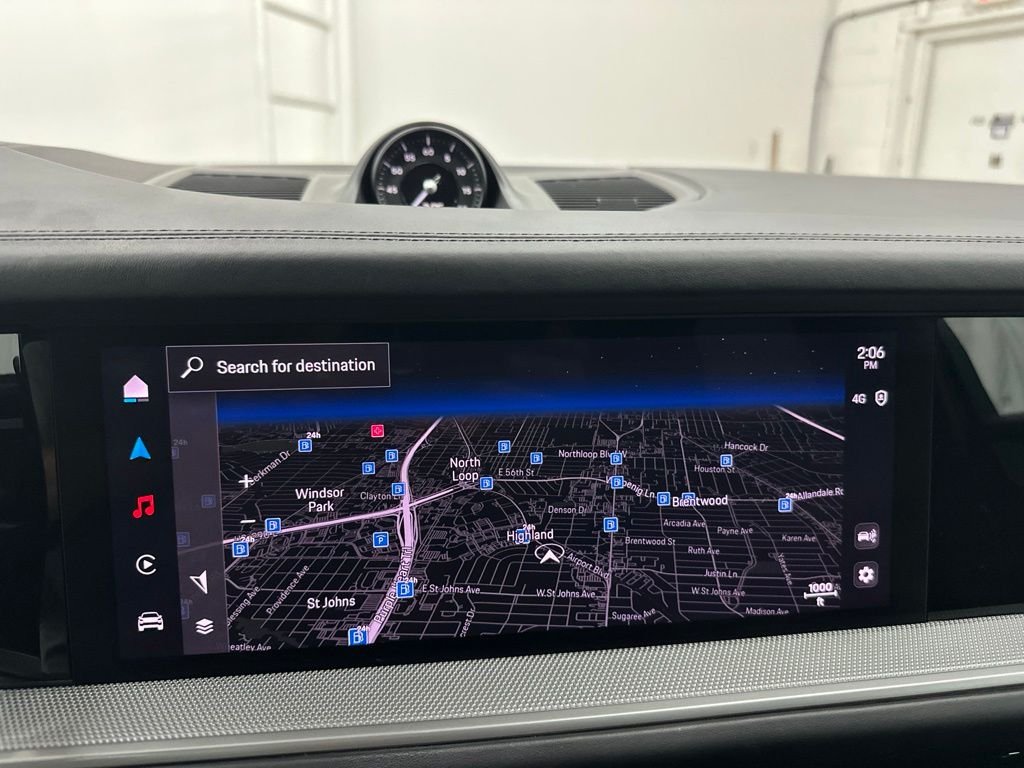 Used 2024  Porsche Base image 18