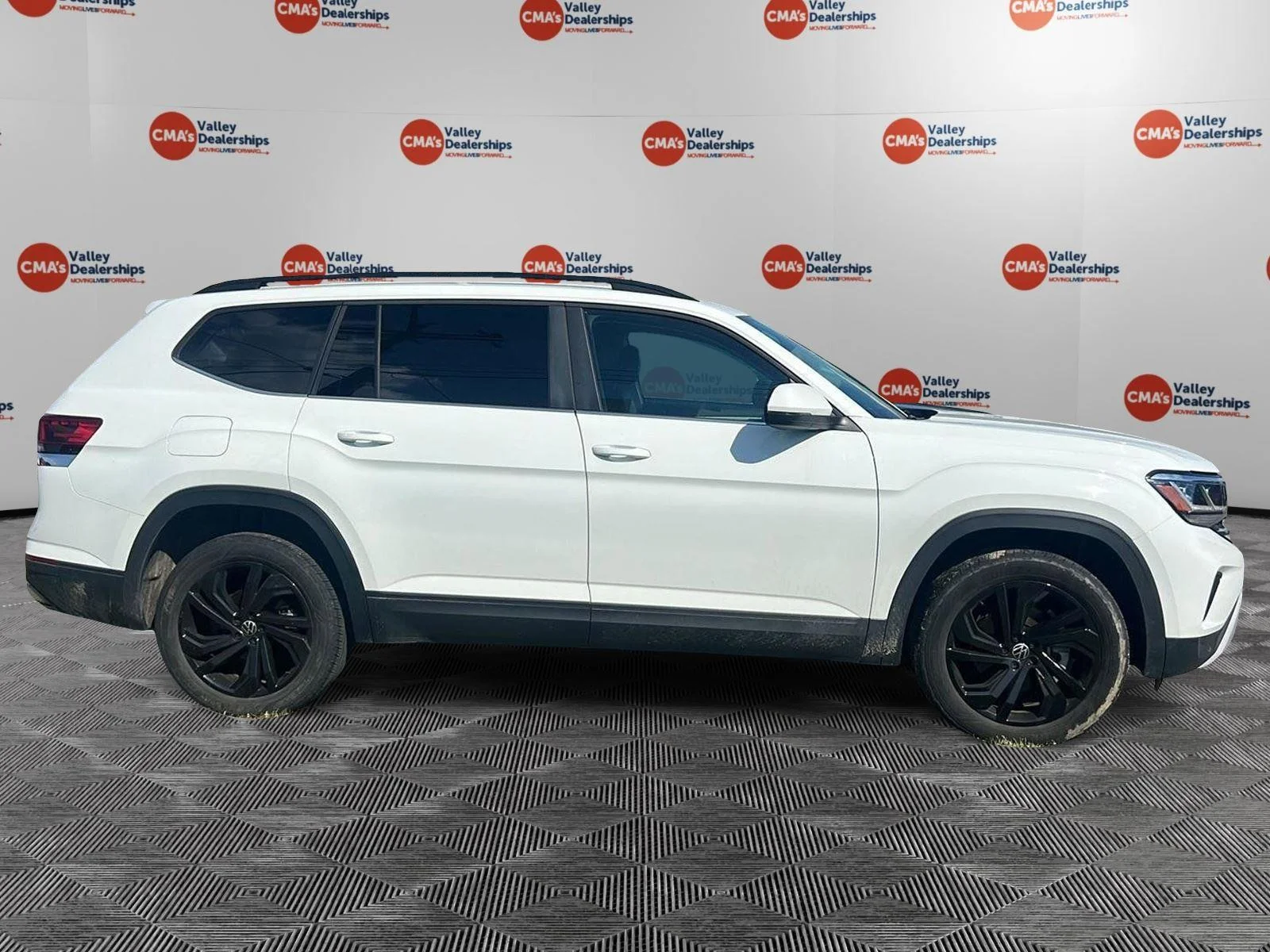 Used 2023 Pure White Volkswagen 3.6L V6 SE w/Technology image 15