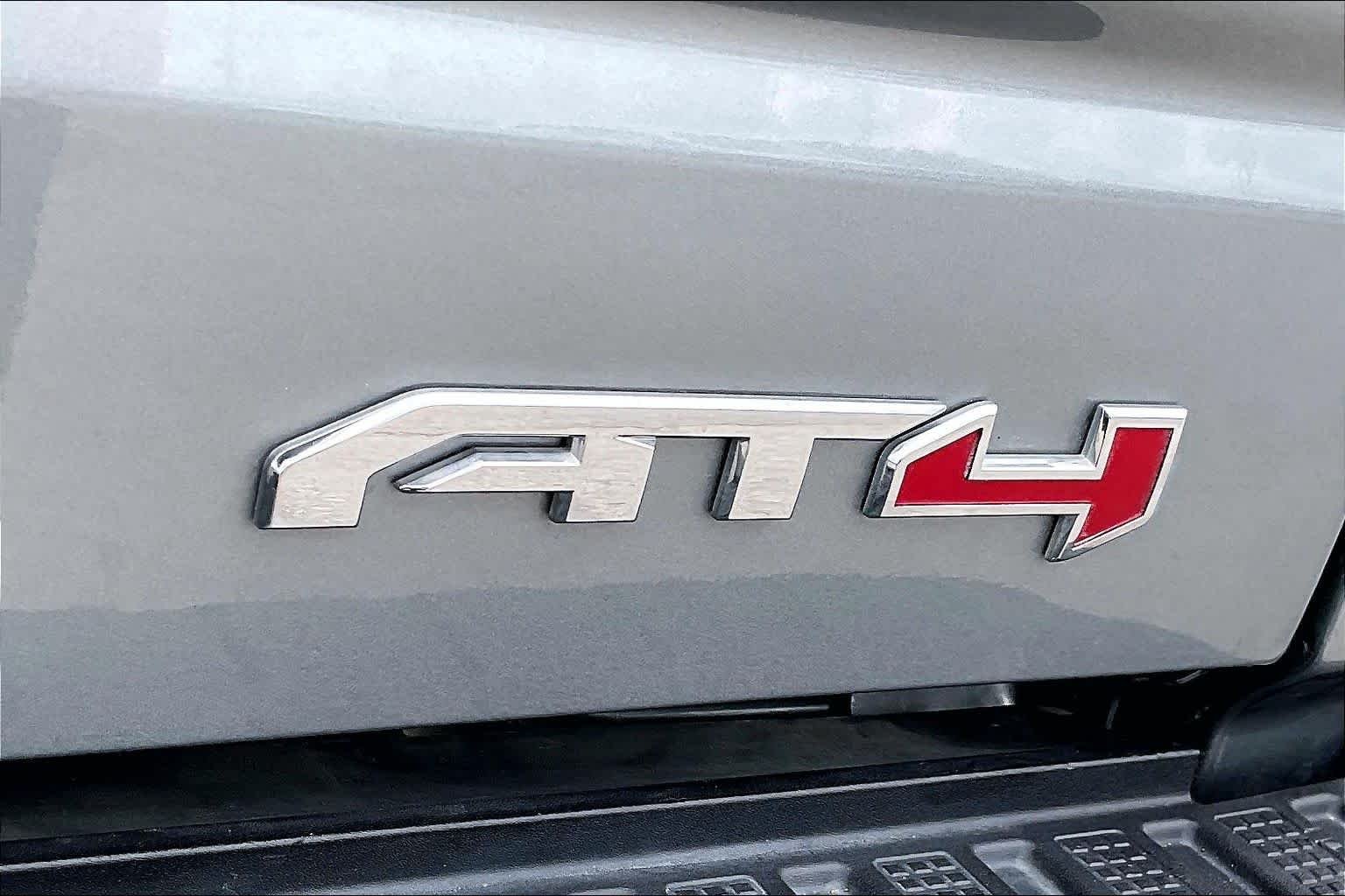Used 2025 Sterling Metallic GMC AT4 image 10