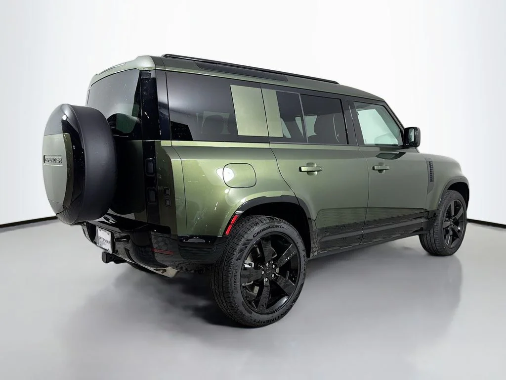 New 2026 Woolstone Green Land Rover X-Dynamic SE image 5