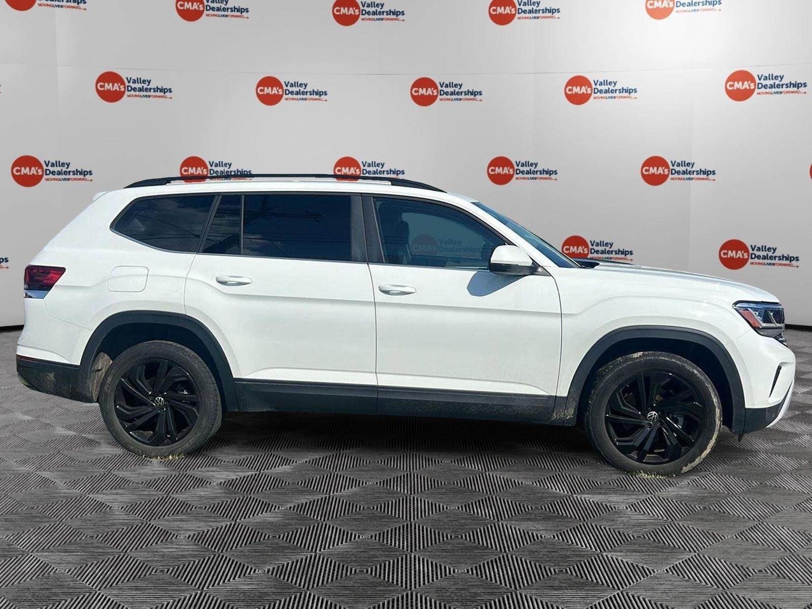 Used 2023 Pure White Volkswagen 3.6L V6 SE w/Technology image 15