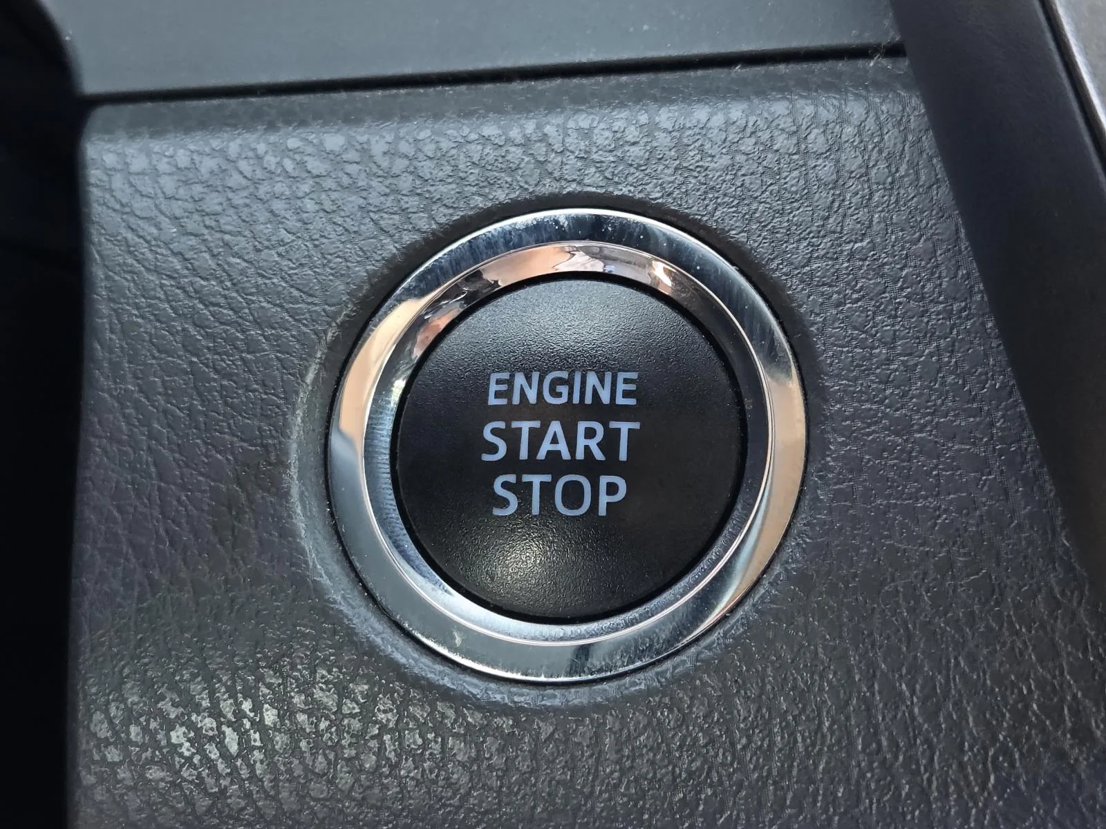 Used 2019 Celestial Silver Metallic Toyota XLE Auto (Natl) image 21