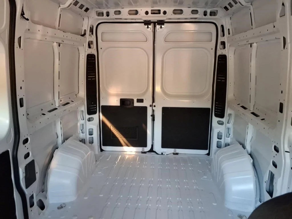 Used 2025 White Ram Base image 18