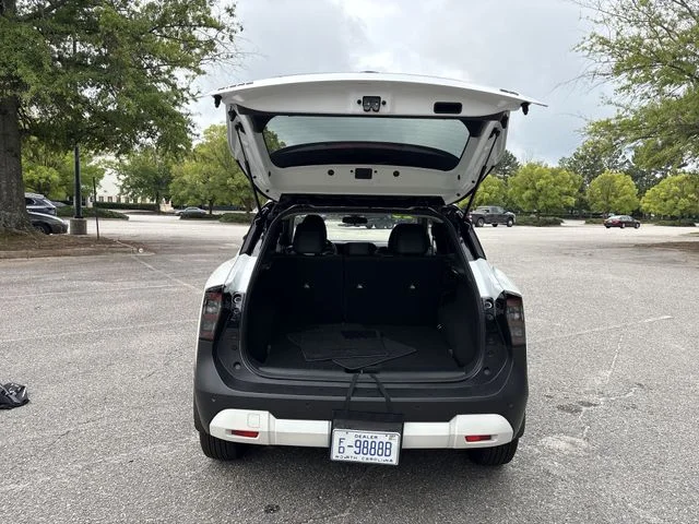Used 2025 White Nissan SR image 26