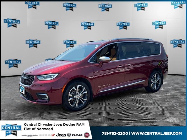 2022 Chrysler Pacifica Pinnacle's photo