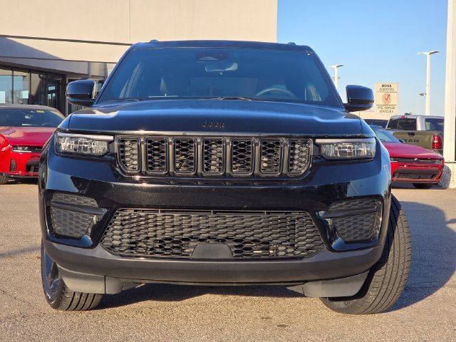 Certified Used 2024 Diamond Black Crystal Pearlcoat Jeep Altitude image 3