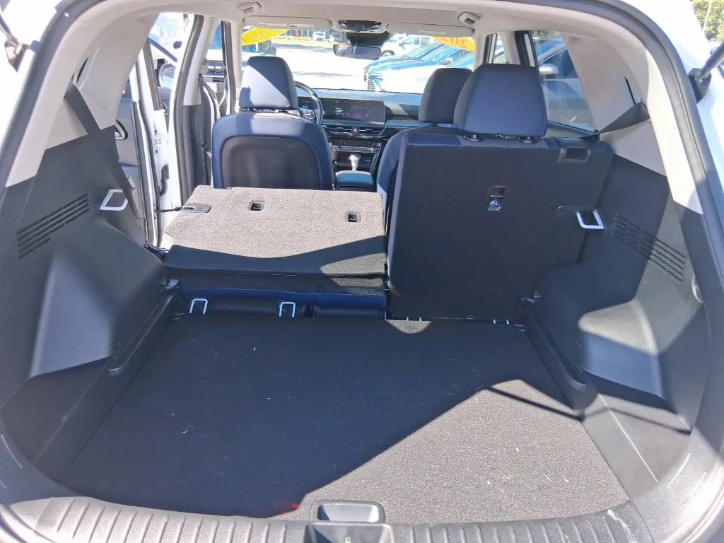 Certified Used 2025 White Kia S image 18