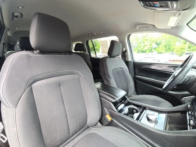 Used 2022 White Jeep Laredo image 22