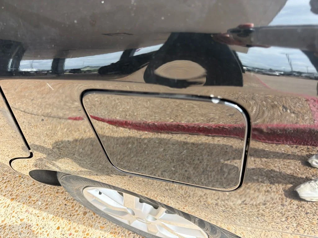 Used 2019 Black Nissan 1.6 SV image 8