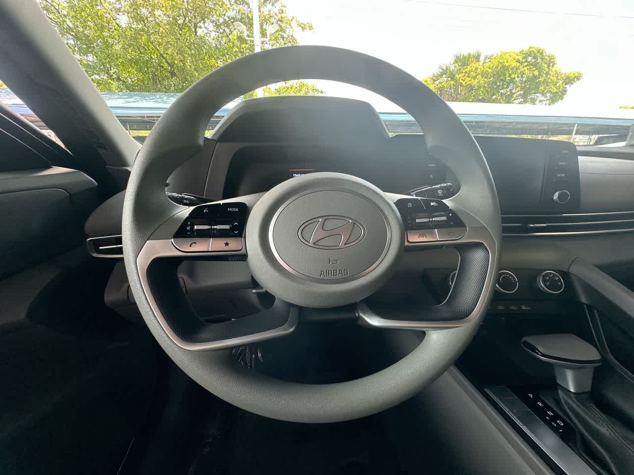 2025 Hyundai Elantra SE - Photo 15
