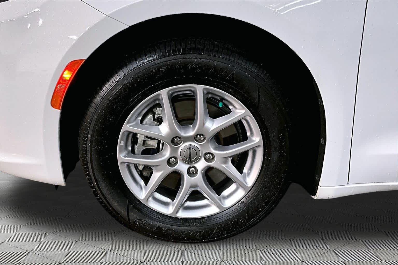 Used 2024 Bright White Clearcoat Chrysler Touring L image 11