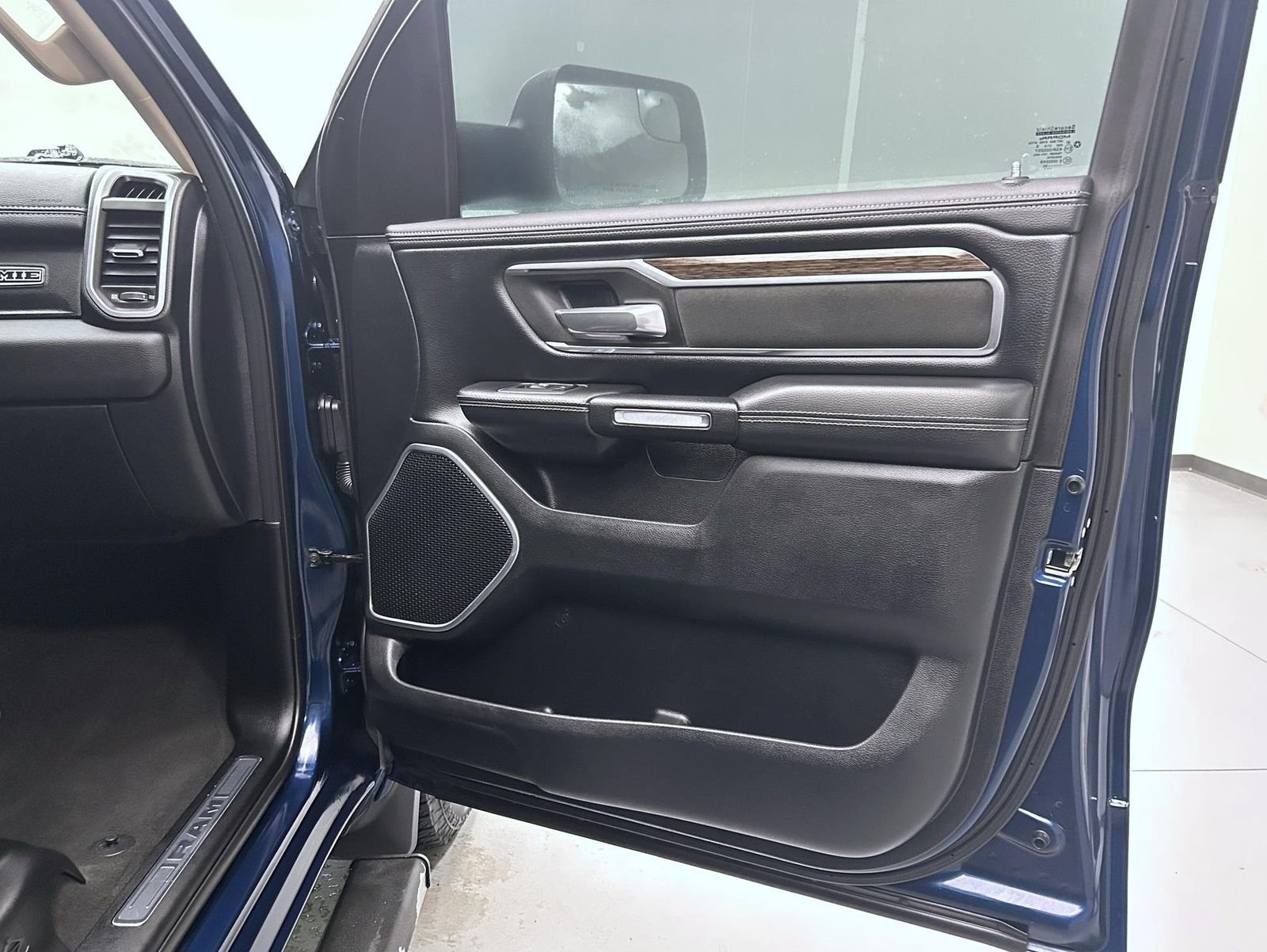 Used 2020 Blue Ram Laramie image 16