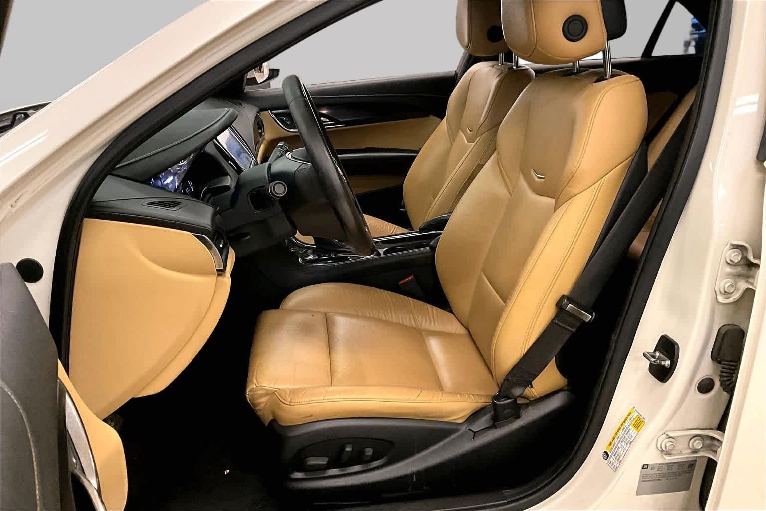 Used 2013 White Diamond Tricoat Cadillac  image 7
