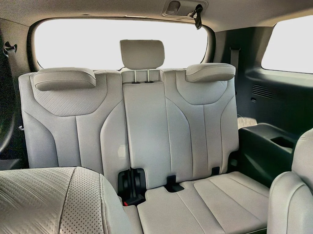 Used 2025 White Hyundai SEL image 30
