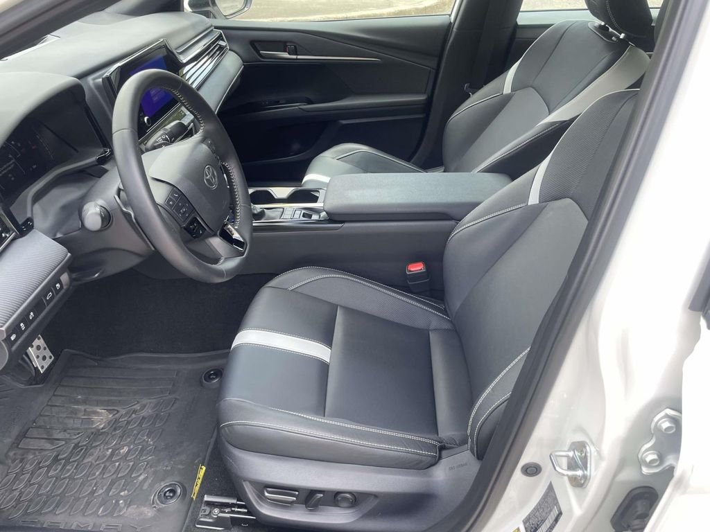 Used 2025  Toyota SE image 12