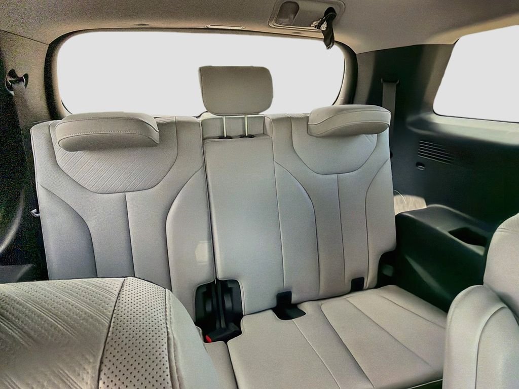 Used 2025 White Hyundai SEL image 30