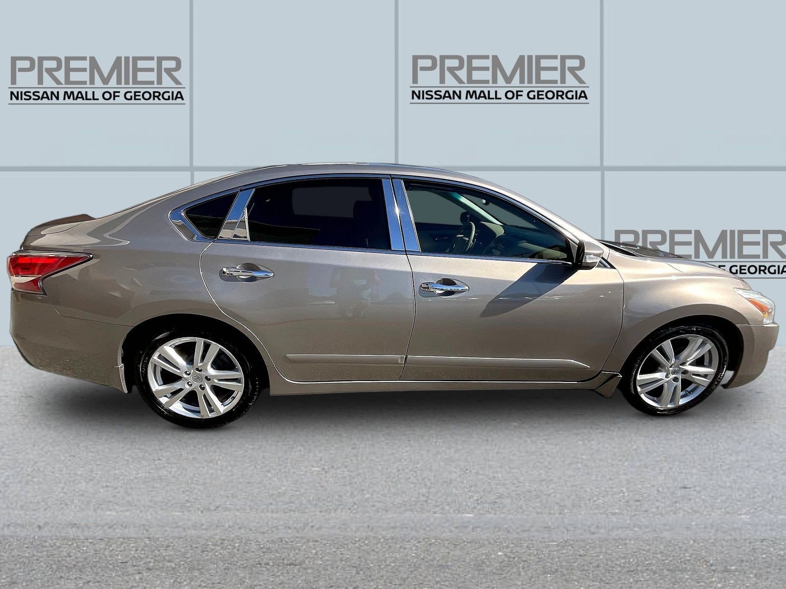 Used 2015 Beige Nissan 3.5 SL image 8