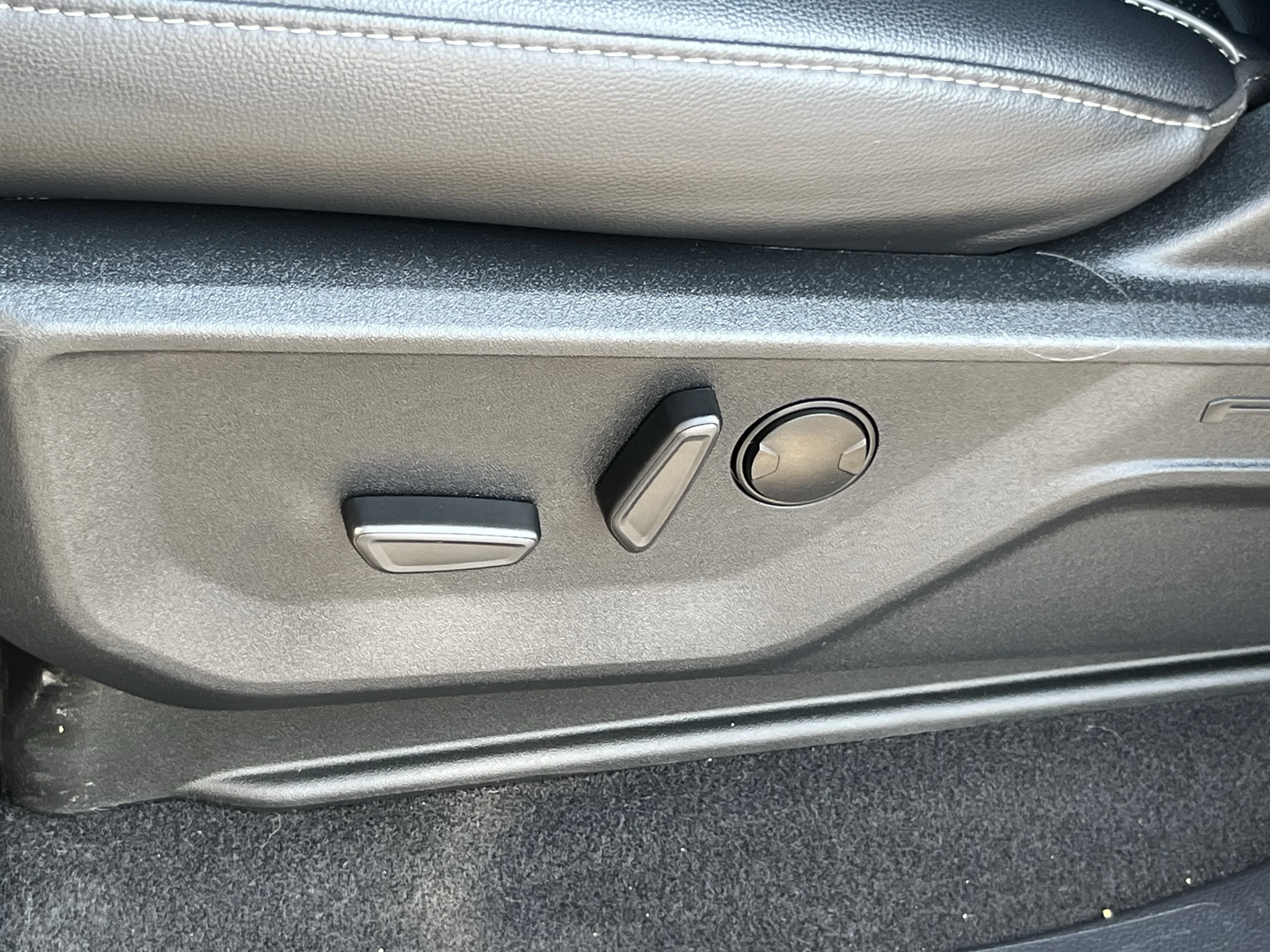 Used 2025 Black Metallic Ford Lariat image 16
