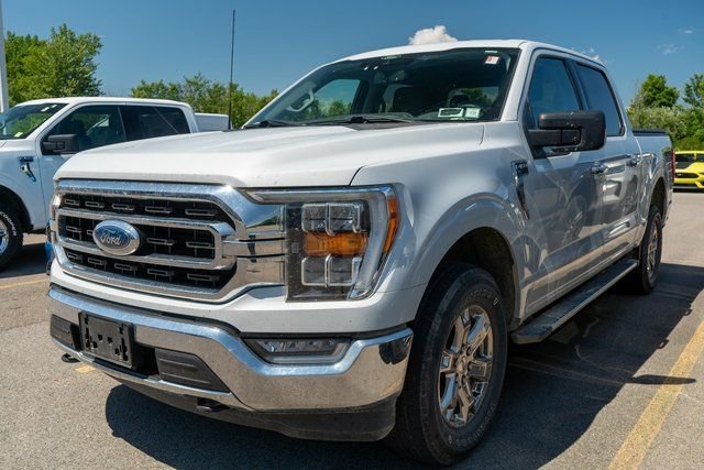 Used 2022 White Metallic Ford XLT image 1