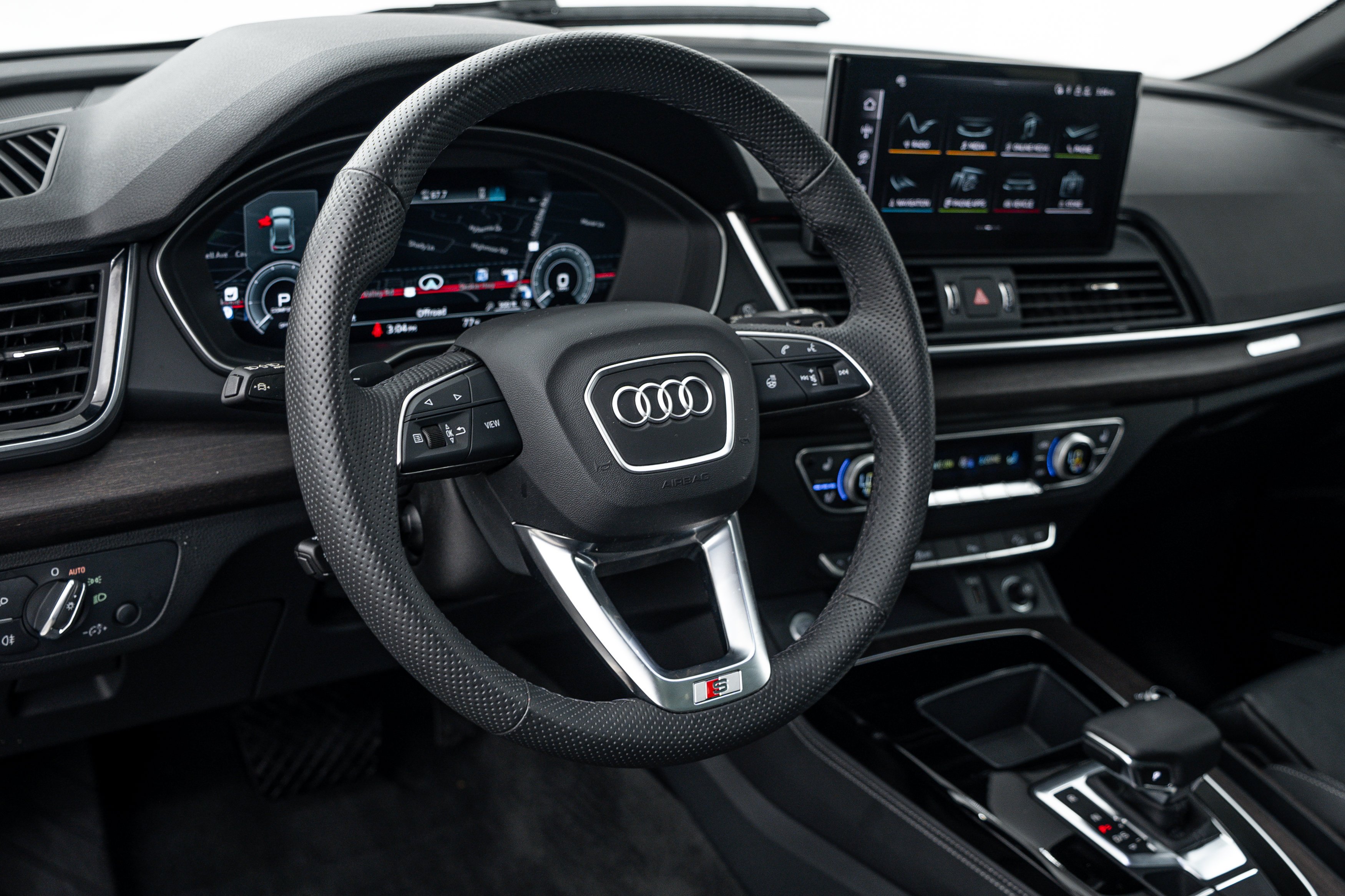 Certified Used 2025 Daytona Gray Pearl Effect Audi S line Premium Plus image 9