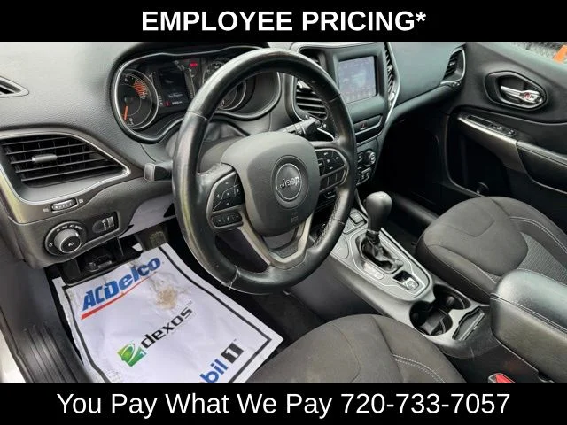 Used 2019 Silver Jeep Latitude image 16