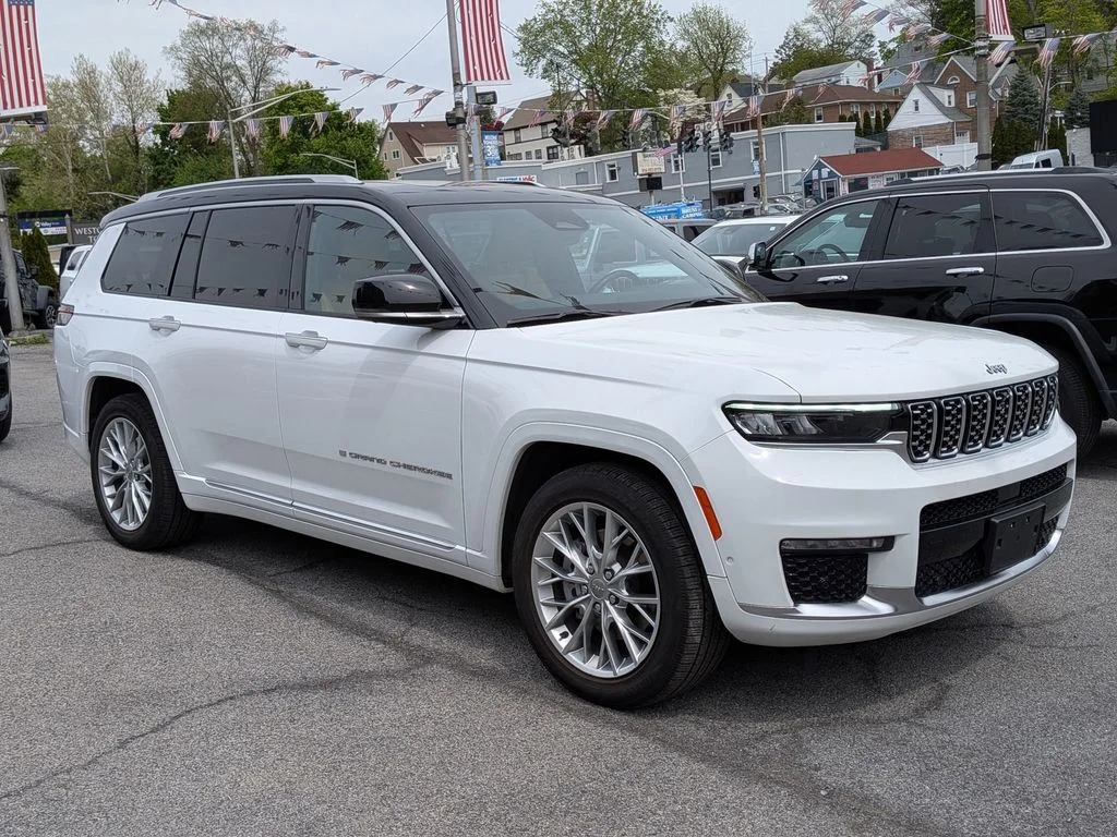Used 2023 White Jeep Summit image 4