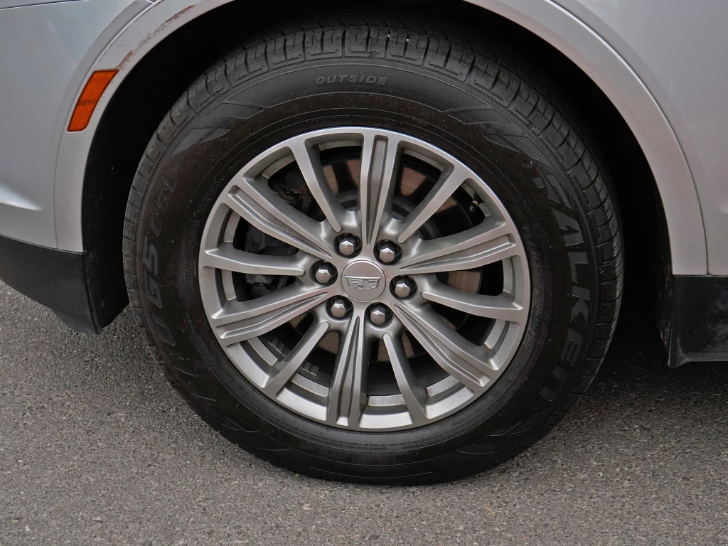 Used 2019 Radiant Silver Metallic Cadillac Luxury AWD image 5