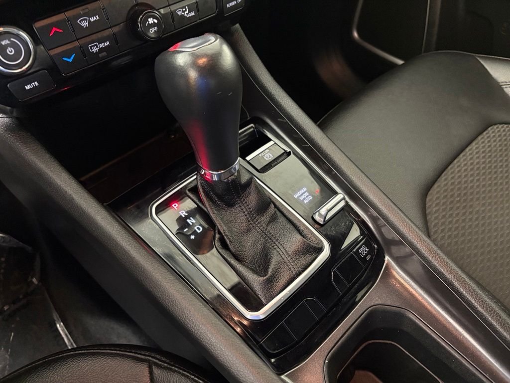 Used 2024 White Jeep Latitude image 29