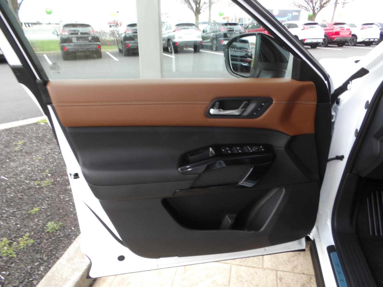 New 2026 Everest White Pearl Tricoat Nissan Platinum image 21