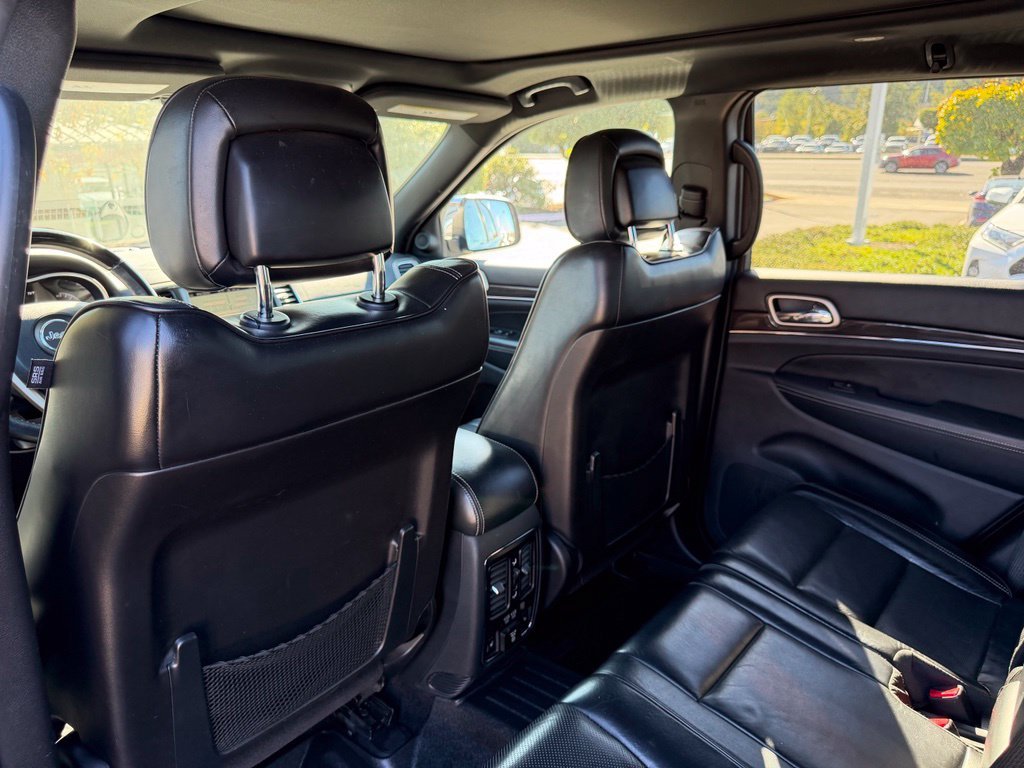 Used 2016 Brilliant Black Crystal Pearlcoat Jeep Overland image 31