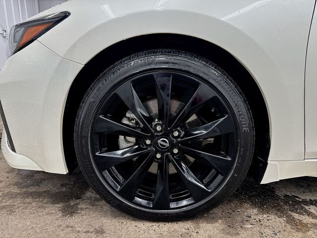 Used 2023 White Nissan SR image 16