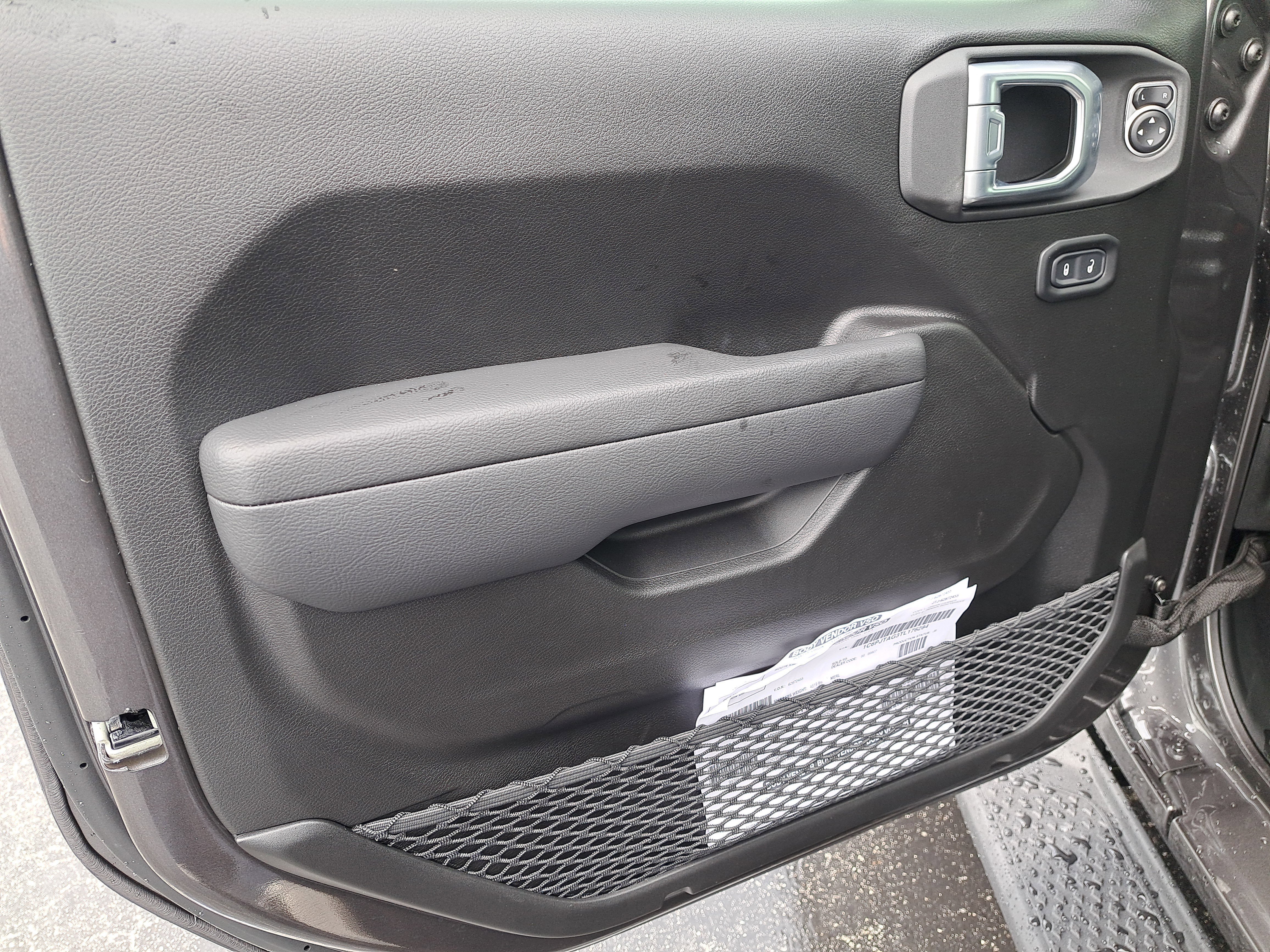 New 2026 Granite Crystal Metallic Clearcoat Jeep Sport S image 12