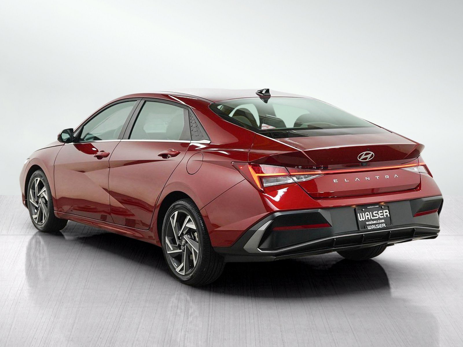 Used 2025 Ultimate Red Hyundai SEL Convenience IVT image 4