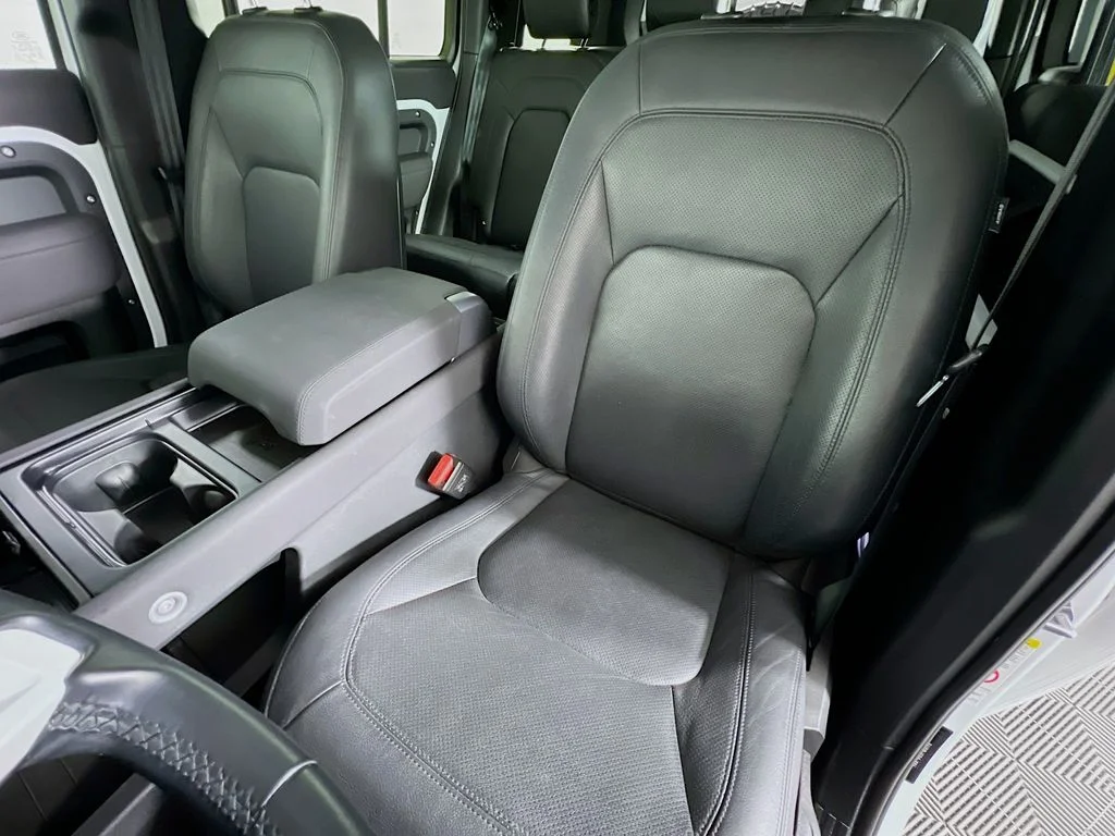 2023 Land Rover Defender S - Photo 22