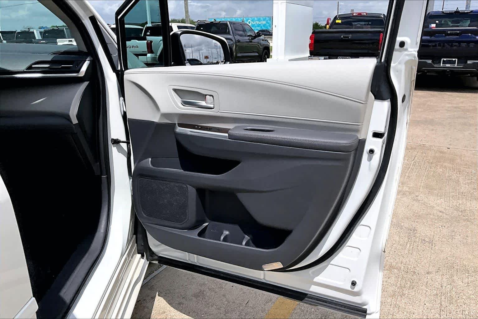 Used 2021 Blizzard Pearl Toyota XLE image 23