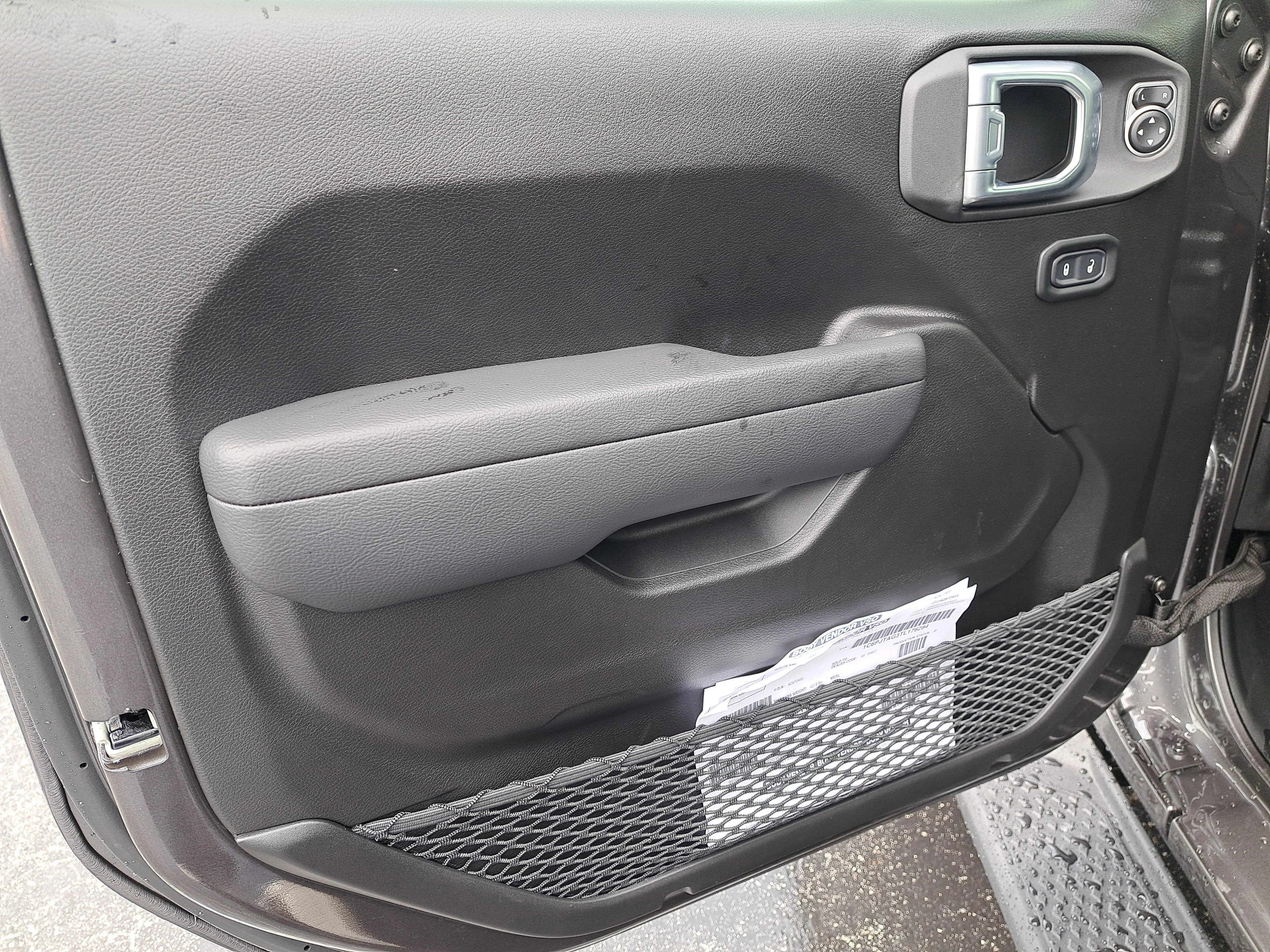 New 2026 Granite Crystal Metallic Clearcoat Jeep Sport S image 13