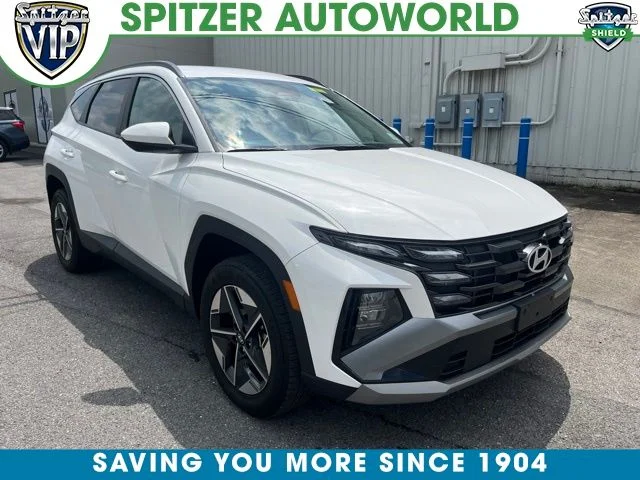Used 2025 White Hyundai SEL image 1