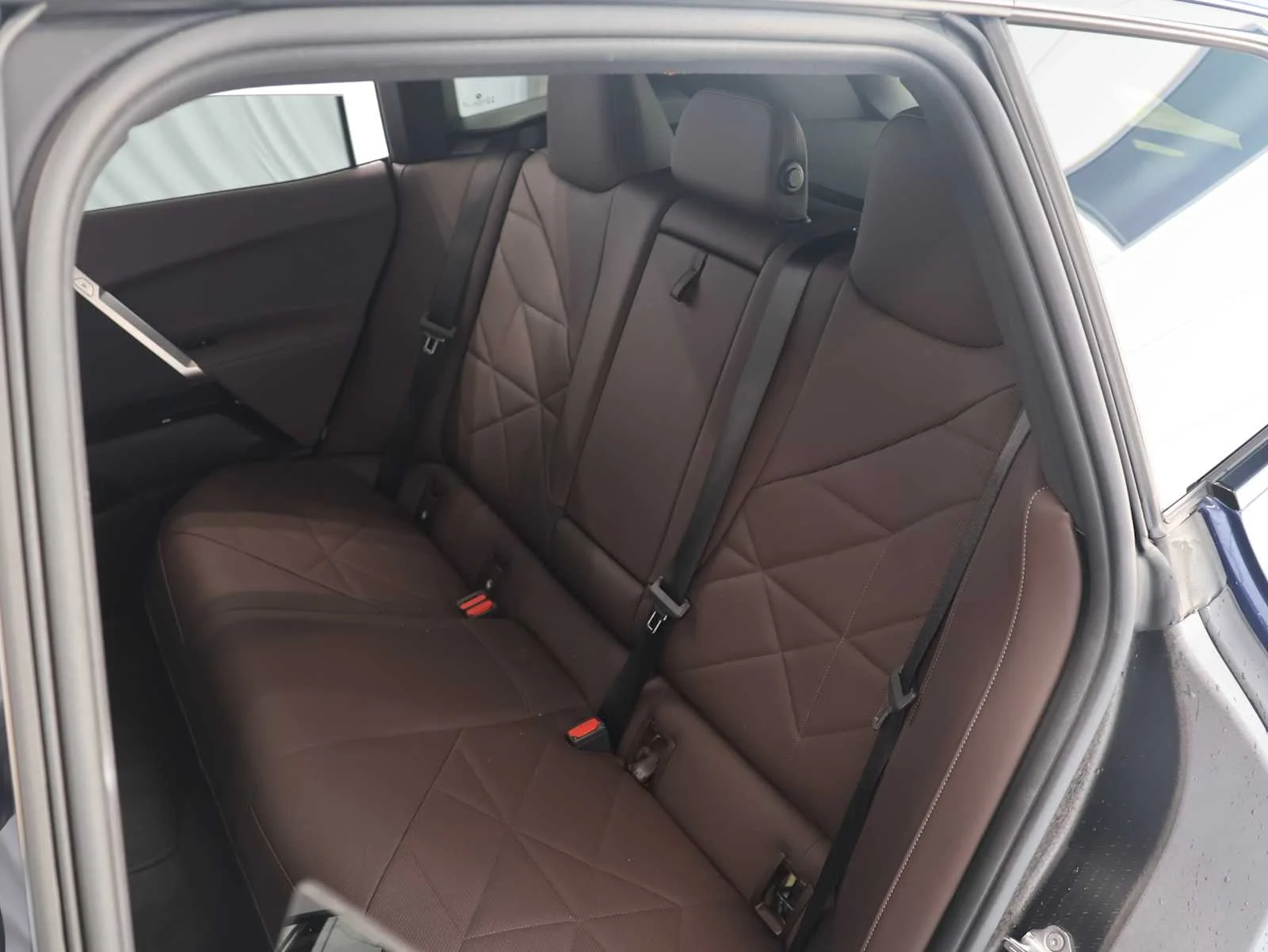 Used 2024 Phytonic Blue Metallic BMW xDrive50 image 21