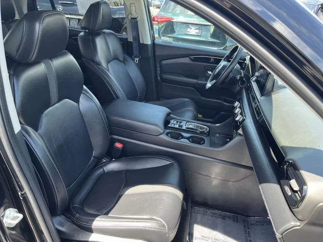 Used 2023 Black Honda EX-L image 33