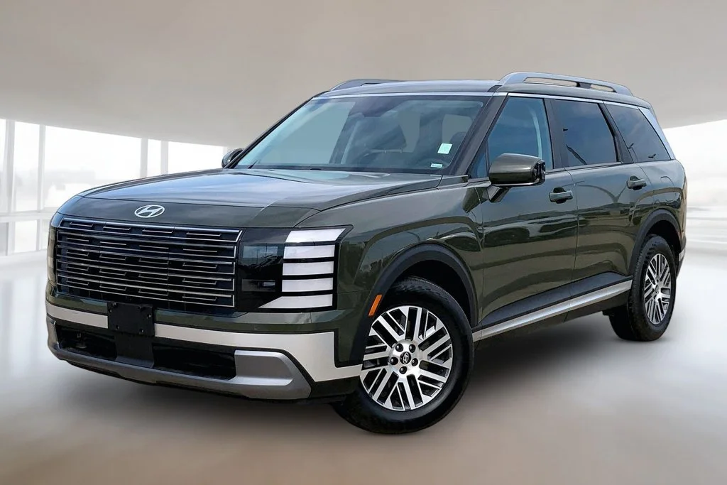Used 2026 Titan Green Hyundai SEL image 1
