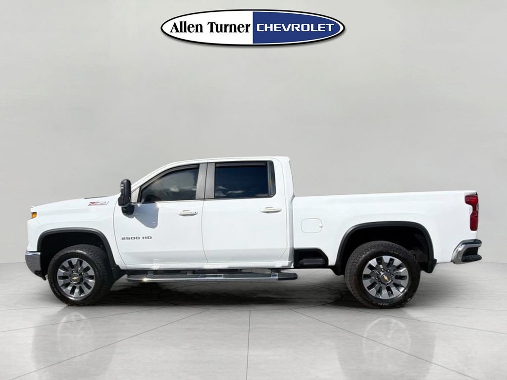 Used 2025 White Chevrolet LT image 6