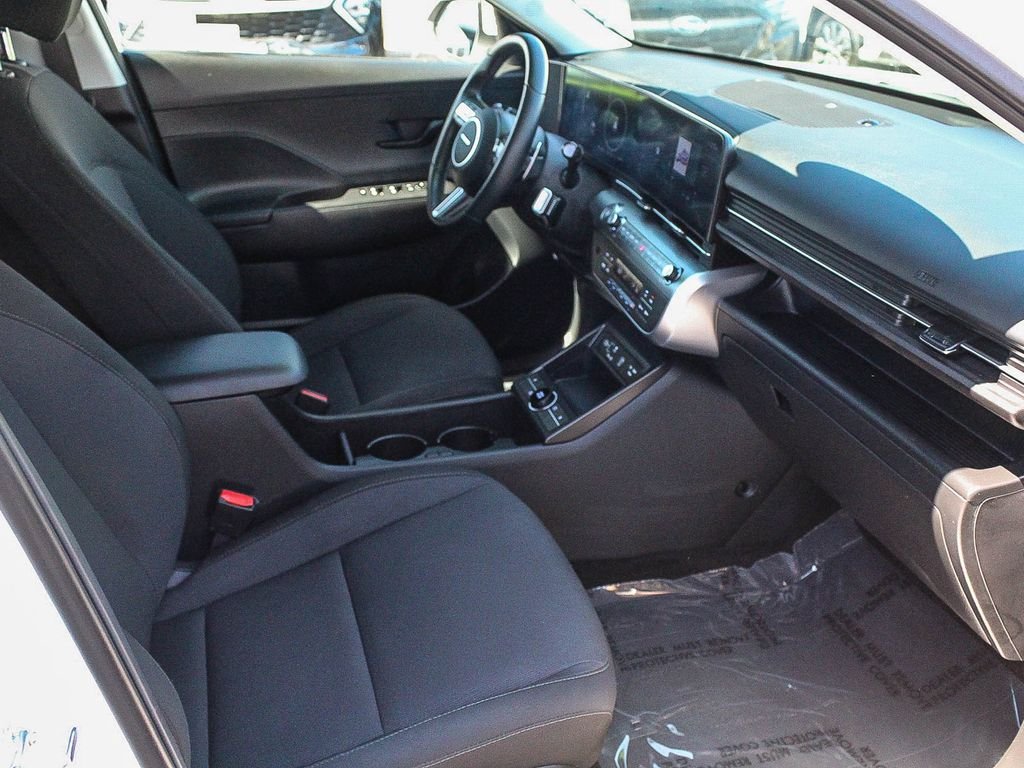 Used 2024 White Hyundai SEL image 17