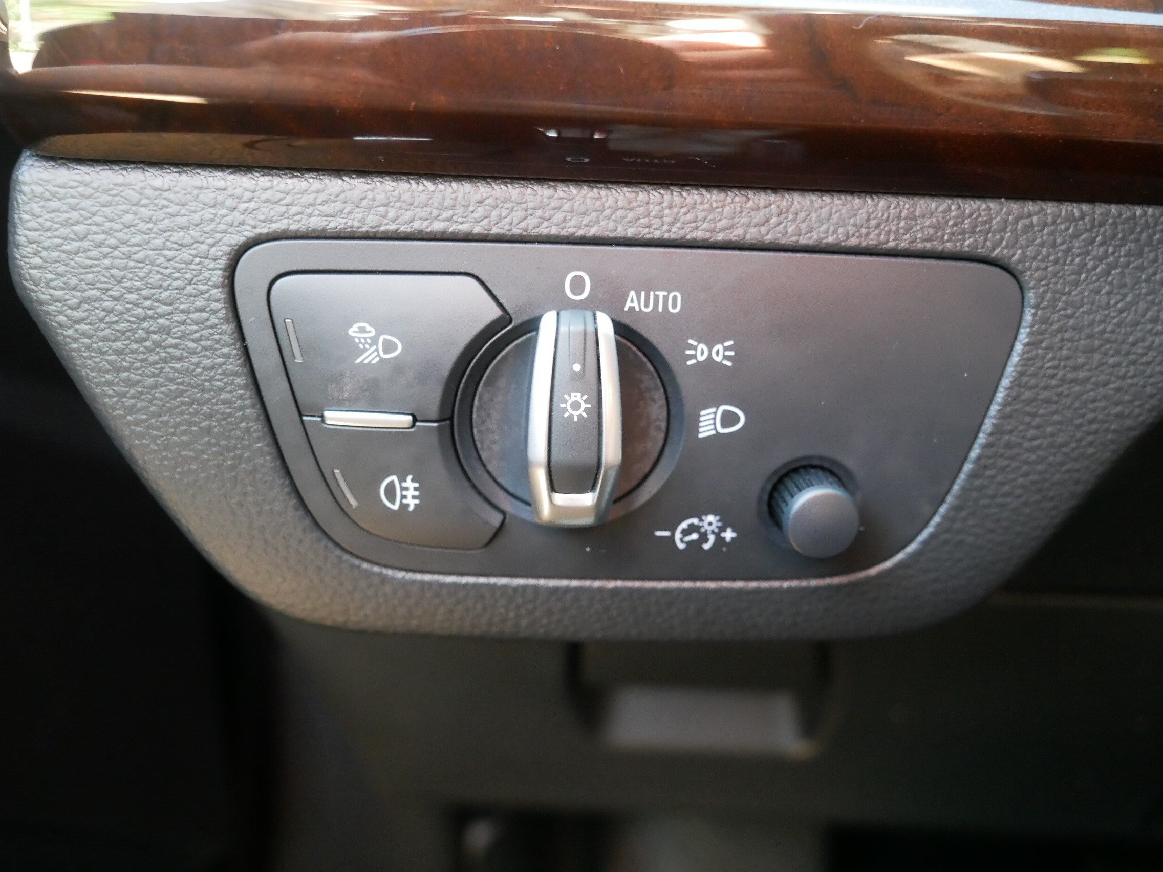 Used 2018 Black Audi Premium image 26