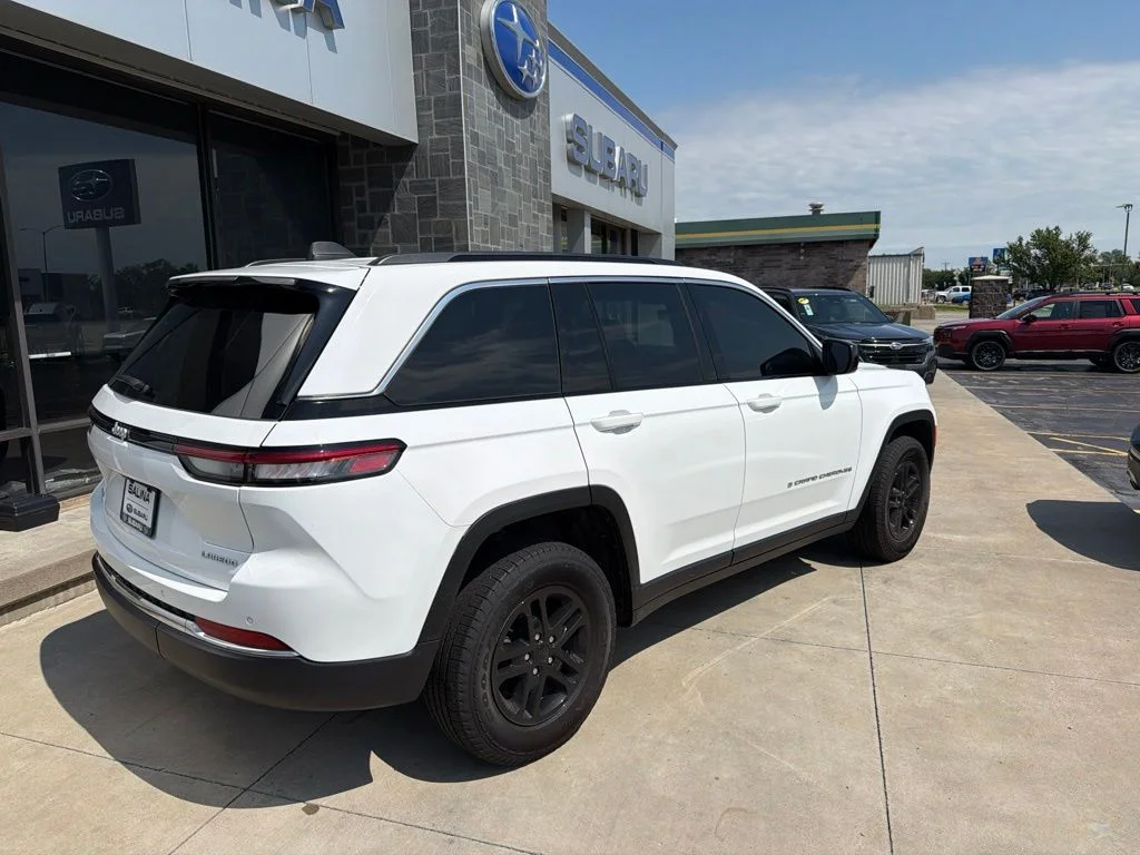 Used 2025 White Jeep Laredo image 6