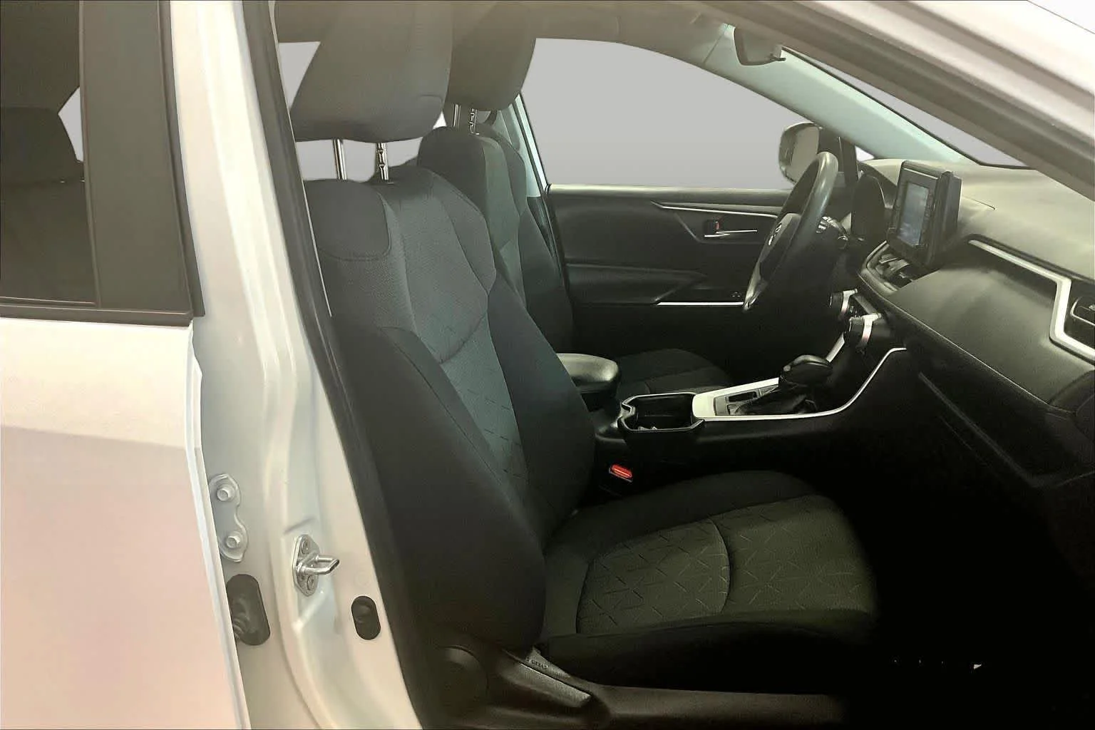 Used 2020 Super White Toyota XLE image 9